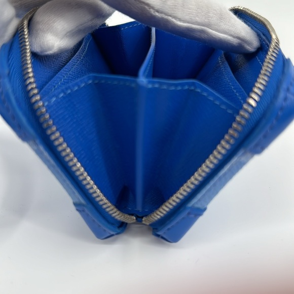 Authenticated LOUIS VUITTON Virgil Abloh Soft Trunk Necklace/Wallet - Picture 6 of 12